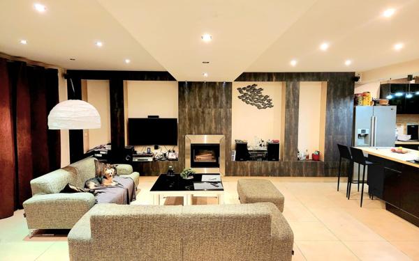 Maison à vendre    5 pièces • 161,24 m2 Créteil