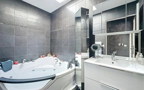 Maison à vendre    5 pièces • 161,24 m2 Créteil