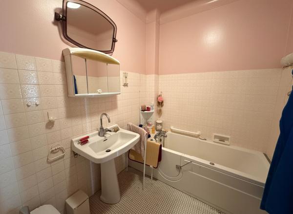 Nantes ? Appartement 104 m², 4 chambres, grande terrasse, garage + dépendances
