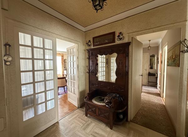 Nantes ? Appartement 104 m², 4 chambres, grande terrasse, garage + dépendances