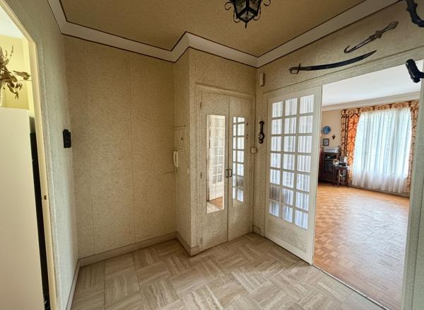 Nantes ? Appartement 104 m², 4 chambres, grande terrasse, garage + dépendances