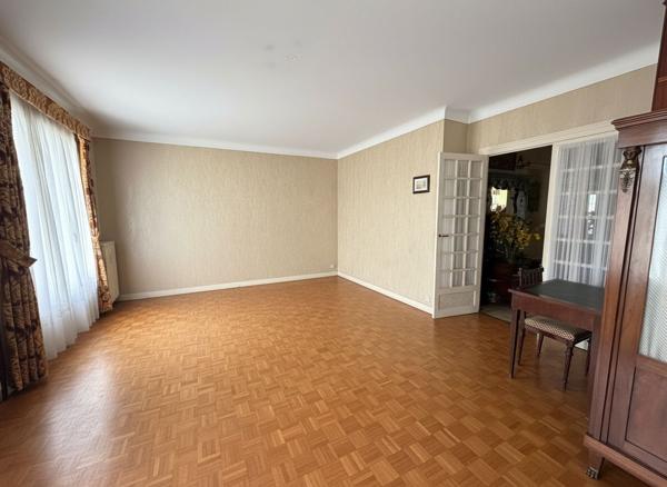 Nantes ? Appartement 104 m², 4 chambres, grande terrasse, garage + dépendances