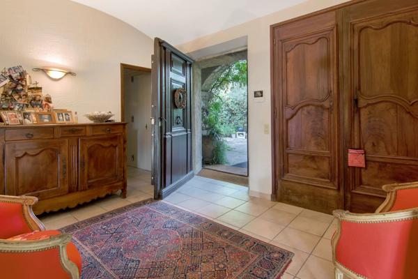 Propriété de caractère avec piscine, à vendre à Mougins.