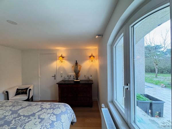 Maison de caractère entièrement rénovée – 212 m² sur parcelle de 2900 m2 – Écrin de verdure dans le centre de Mûrs-Érigné