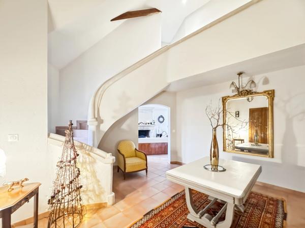 Maison de caractère entièrement rénovée – 212 m² sur parcelle de 2900 m2 – Écrin de verdure dans le centre de Mûrs-Érigné