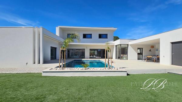 Villa contemporaine de 280 m²  à Saint-Feliu d'avall