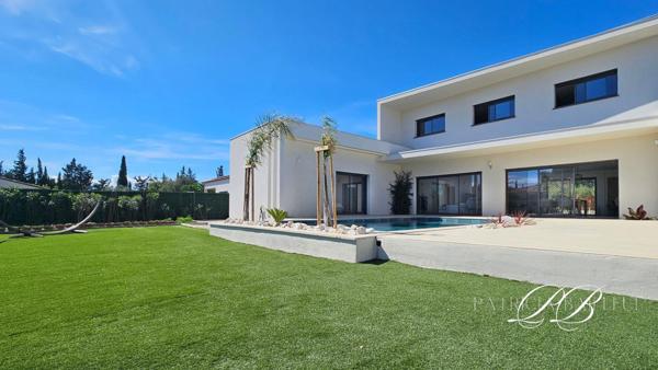 Villa contemporaine de 280 m²  à Saint-Feliu d'avall
