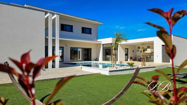 Villa contemporaine de 280 m²  à Saint-Feliu d'avall