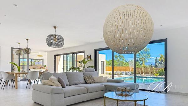 Villa contemporaine de 280 m²  à Saint-Feliu d'avall