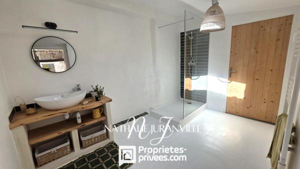 Maison de village rénovée, 5 pièces, 158 m2, garage et patio