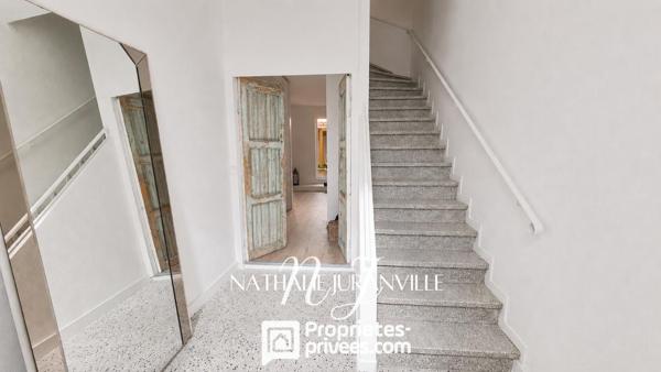Maison de village rénovée, 5 pièces, 158 m2, garage et patio