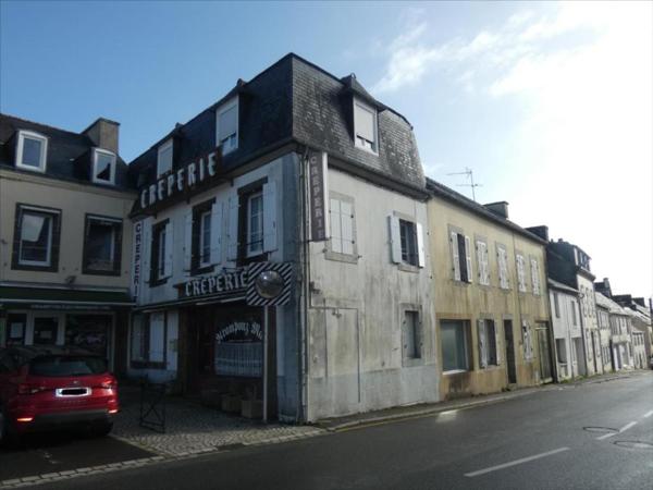 PLEYBEN- Local commercial/Appart/Logement