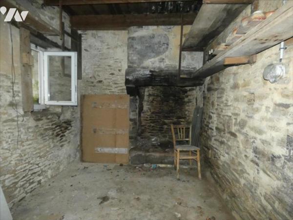 PLEYBEN- Local commercial/Appart/Logement