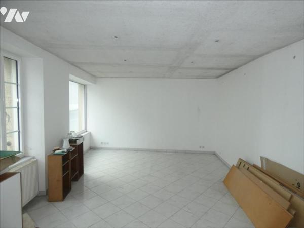 PLEYBEN- Local commercial/Appart/Logement