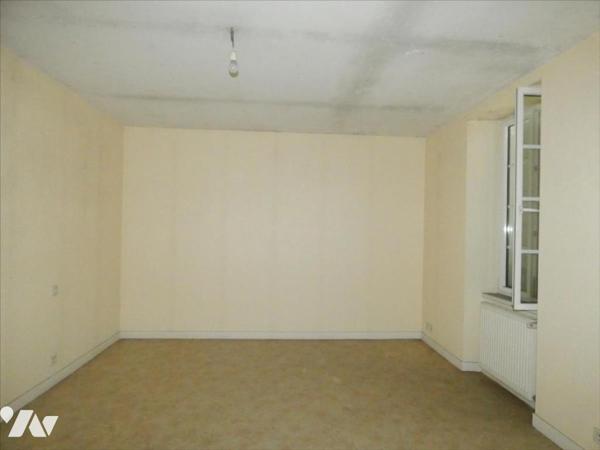 PLEYBEN- Local commercial/Appart/Logement