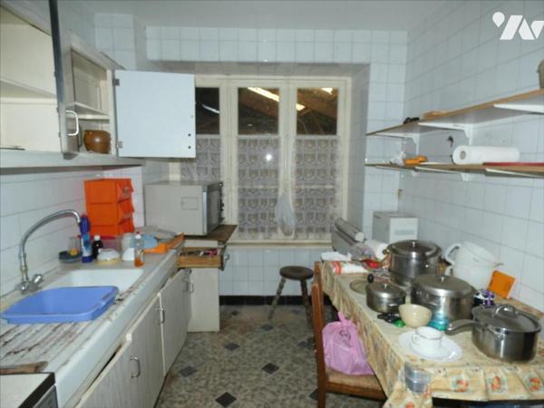 PLEYBEN- Local commercial/Appart/Logement