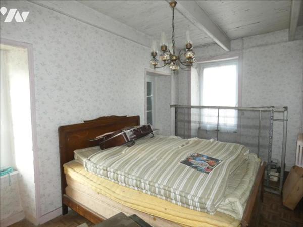 PLEYBEN- Local commercial/Appart/Logement