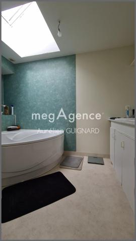 Immeuble à BRESSUIRE, 79300 - 270m²