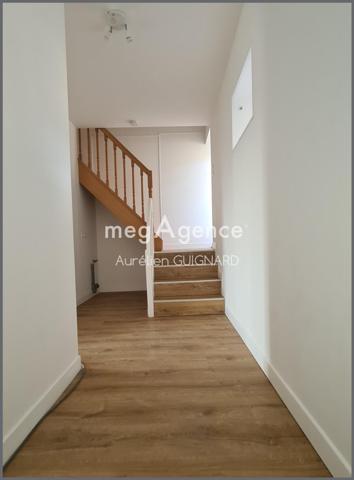 Immeuble à BRESSUIRE, 79300 - 270m²