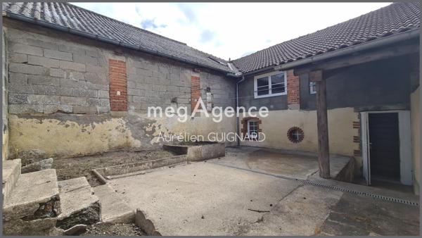 Immeuble à BRESSUIRE, 79300 - 270m²