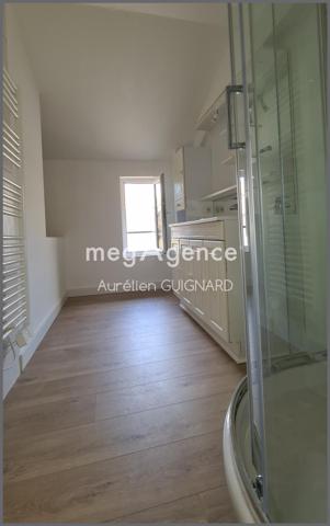 Immeuble à BRESSUIRE, 79300 - 270m²