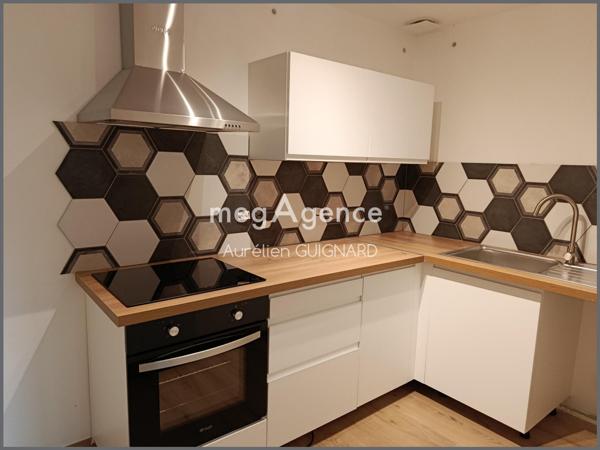 Immeuble à BRESSUIRE, 79300 - 270m²