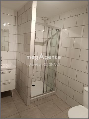 Immeuble à BRESSUIRE, 79300 - 270m²