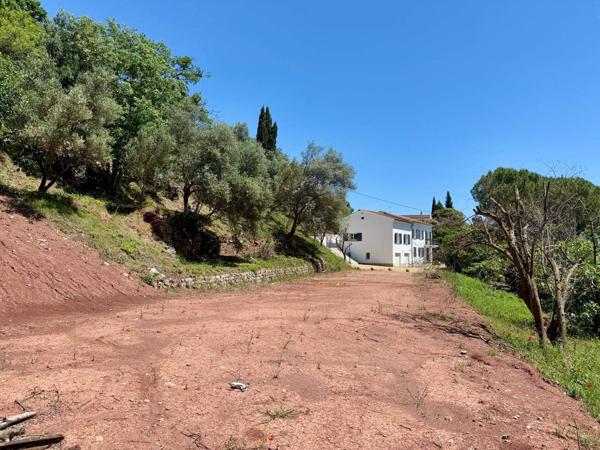 SUPERBE TERRAIN VUE SUR VIEUX VILLAGE