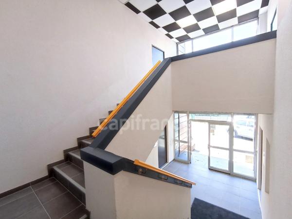 Local à louer GUIBEVILLE (91) avec bureau et parking clos dans zone d'activités dynamique