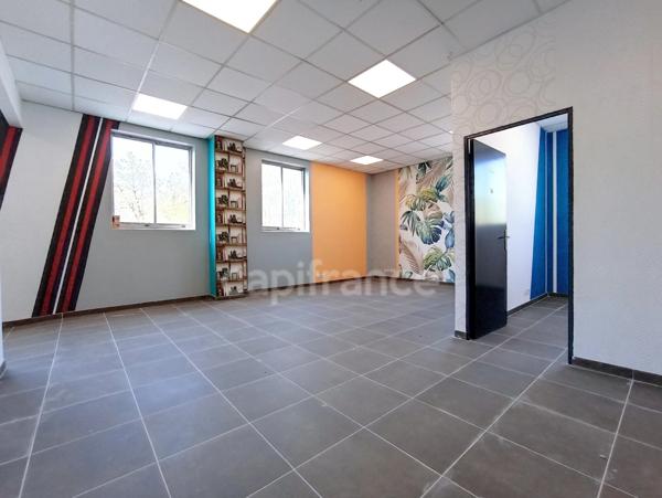 Local à louer GUIBEVILLE (91) avec bureau et parking clos dans zone d'activités dynamique