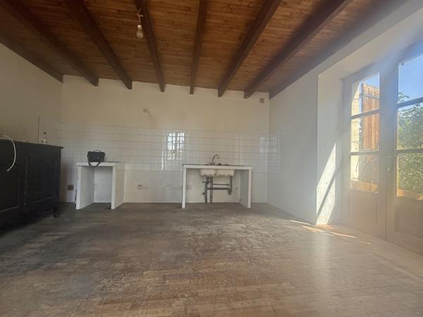 Montaigu-de-Quercy (82150) MONTAIGU DE QUERCY Maison en pierre au village avec 2 chambres, dépendants et 4033m2 de te