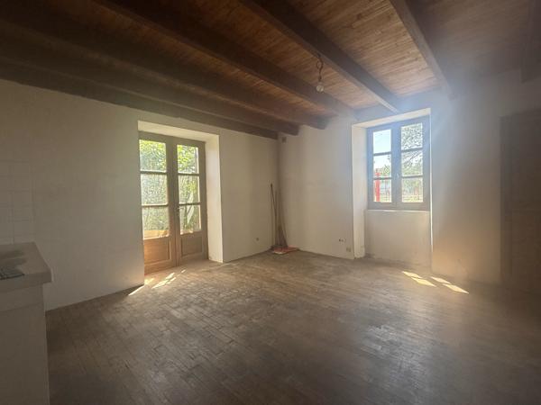 Montaigu-de-Quercy (82150) MONTAIGU DE QUERCY Maison en pierre au village avec 2 chambres, dépendants et 4033m2 de te