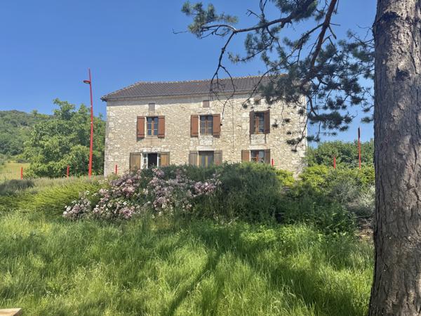 Montaigu-de-Quercy (82150) MONTAIGU DE QUERCY Maison en pierre au village avec 2 chambres, dépendants et 4033m2 de te