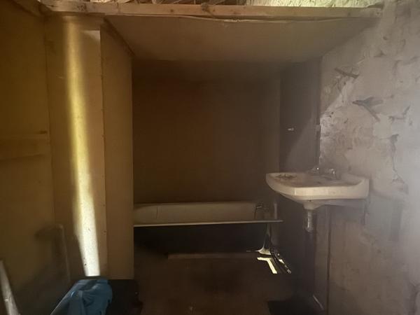 Montaigu-de-Quercy (82150) MONTAIGU DE QUERCY Maison en pierre au village avec 2 chambres, dépendants et 4033m2 de te