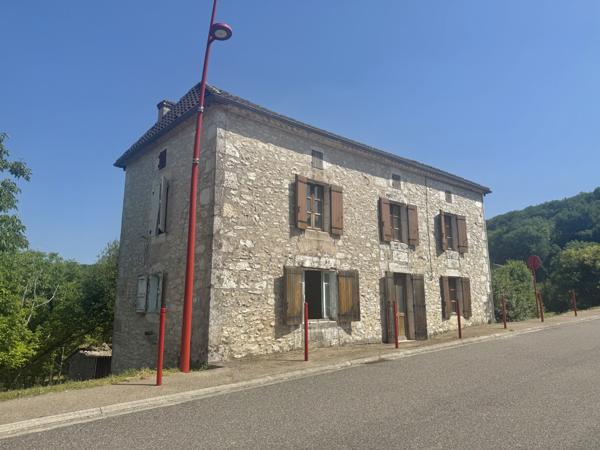 Montaigu-de-Quercy (82150) MONTAIGU DE QUERCY Maison en pierre au village avec 2 chambres, dépendants et 4033m2 de te