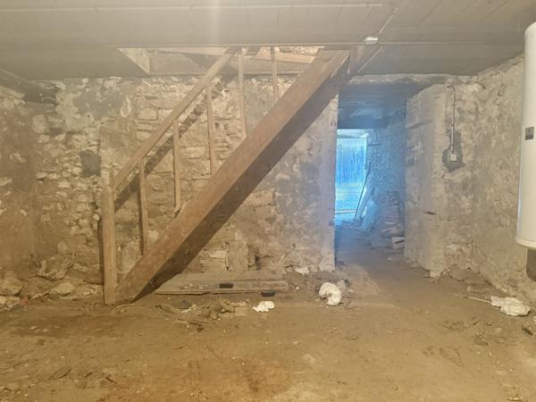 Montaigu-de-Quercy (82150) MONTAIGU DE QUERCY Maison en pierre au village avec 2 chambres, dépendants et 4033m2 de te