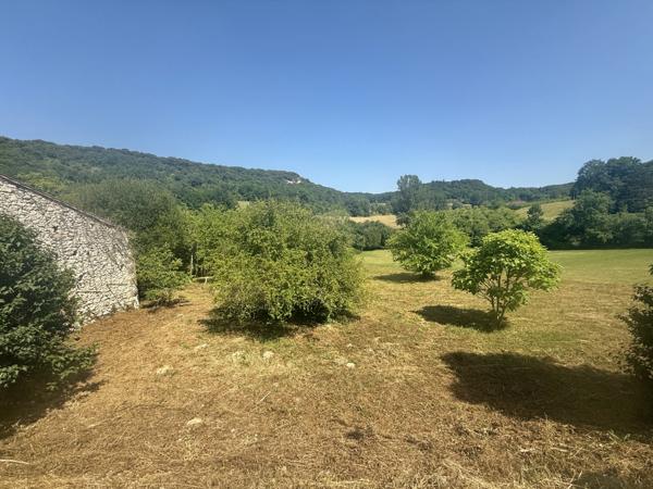 Montaigu-de-Quercy (82150) MONTAIGU DE QUERCY Maison en pierre au village avec 2 chambres, dépendants et 4033m2 de te