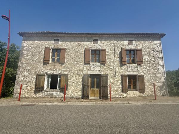 Montaigu-de-Quercy (82150) MONTAIGU DE QUERCY Maison en pierre au village avec 2 chambres, dépendants et 4033m2 de te