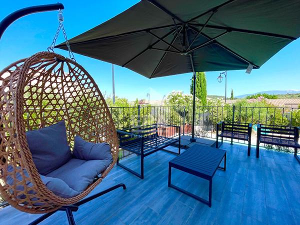 Maison récente avec piscine, garage et jardin paysager à Malemort-du-Comtat