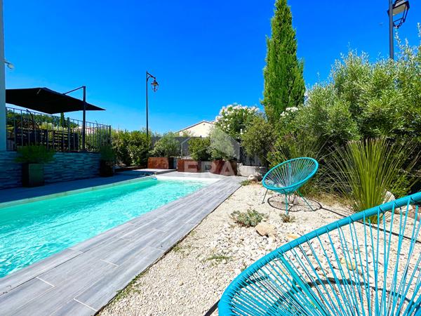 Maison récente avec piscine, garage et jardin paysager à Malemort-du-Comtat