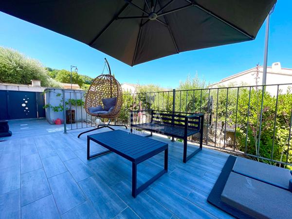 Maison récente avec piscine, garage et jardin paysager à Malemort-du-Comtat