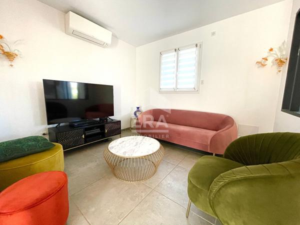 Maison récente avec piscine, garage et jardin paysager à Malemort-du-Comtat