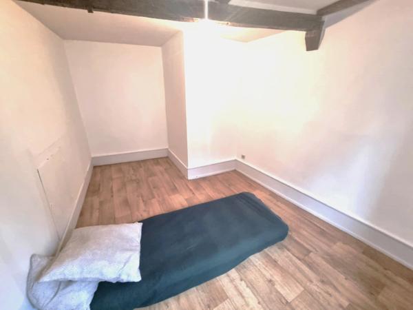 Tulle centre Petit appartement avec local commercial