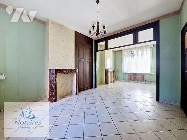 EN EXCLUSIVITÉ CHEZ VOTRE NOTAIRE

À VENDRE À Hazebrouck - MAISON MITOYENNE - 113 m² - 3 CHAM...