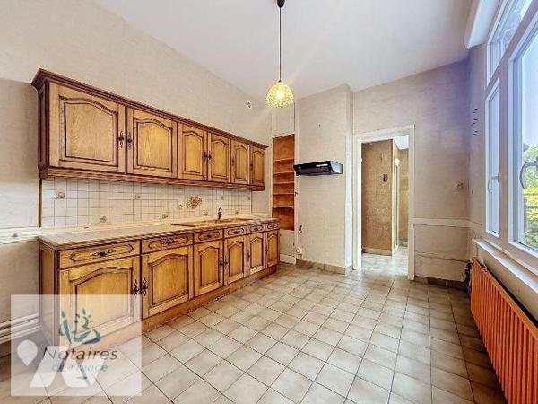 EN EXCLUSIVITÉ CHEZ VOTRE NOTAIRE

À VENDRE À Hazebrouck - MAISON MITOYENNE - 113 m² - 3 CHAM...