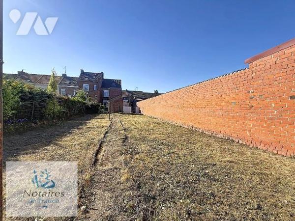 EN EXCLUSIVITÉ CHEZ VOTRE NOTAIRE

À VENDRE À Hazebrouck - MAISON MITOYENNE - 113 m² - 3 CHAM...
