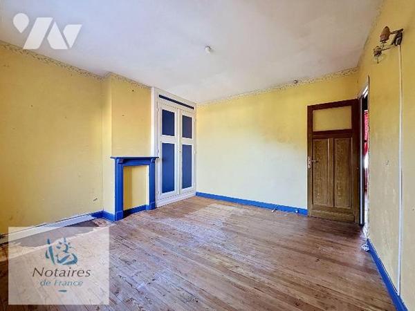 EN EXCLUSIVITÉ CHEZ VOTRE NOTAIRE

À VENDRE À Hazebrouck - MAISON MITOYENNE - 113 m² - 3 CHAM...