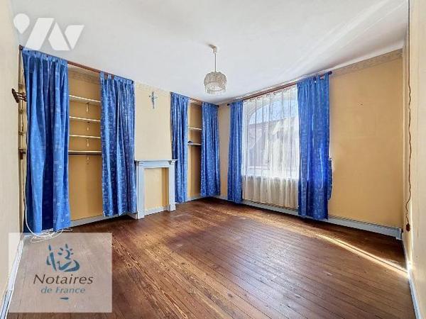 EN EXCLUSIVITÉ CHEZ VOTRE NOTAIRE

À VENDRE À Hazebrouck - MAISON MITOYENNE - 113 m² - 3 CHAM...