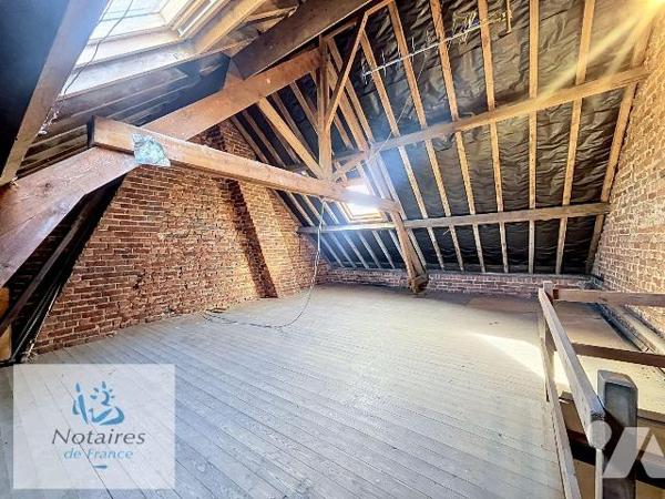 EN EXCLUSIVITÉ CHEZ VOTRE NOTAIRE

À VENDRE À Hazebrouck - MAISON MITOYENNE - 113 m² - 3 CHAM...
