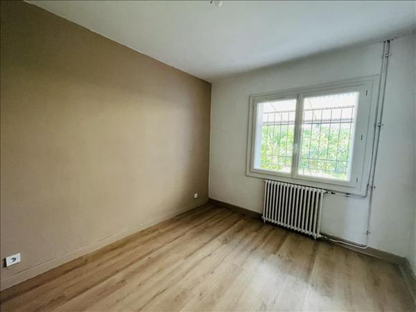 Maison à louer 750 € CC CASTELSARRASIN 3 p 90 m² DPE D